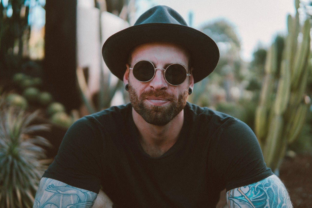 7 Killer Fashion Tips For Guys Who Want To Pull Off An All-Black Outfit 