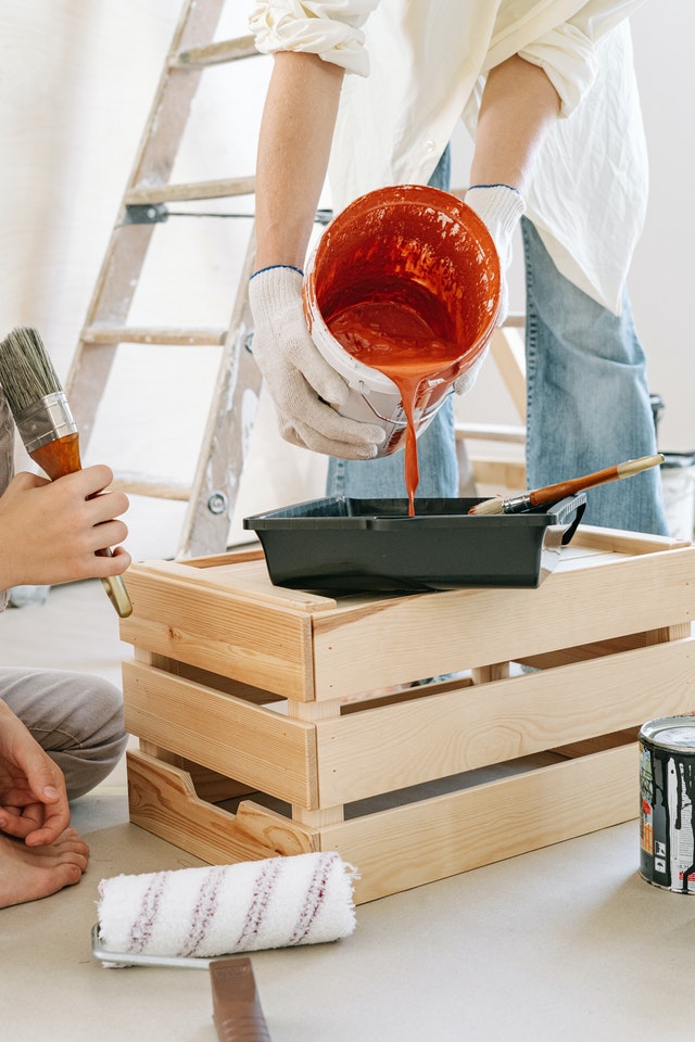 To Employ a Specialist or Paint Your Home Yourself?