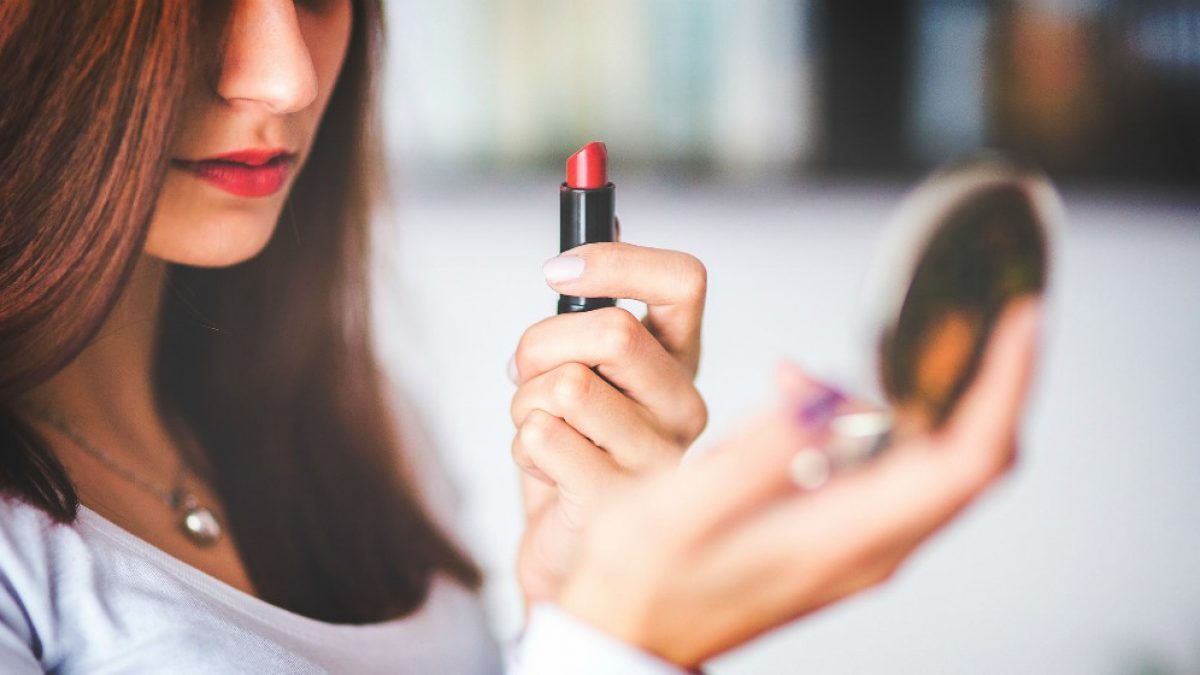 What Are the Must-Have Lipstick Features in Your Vanity?
