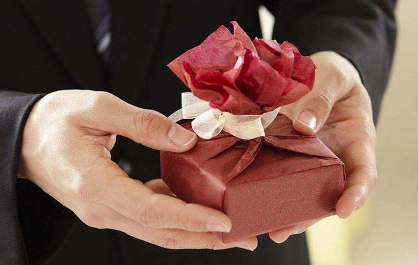 10 Unique Tips to Master the Art of Gift-Giving