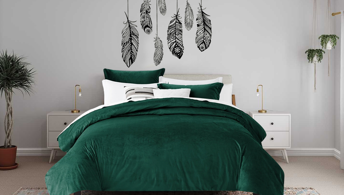 A Velvet Bedspread Is the Best Choice for Creating a Luxurious Bedroom