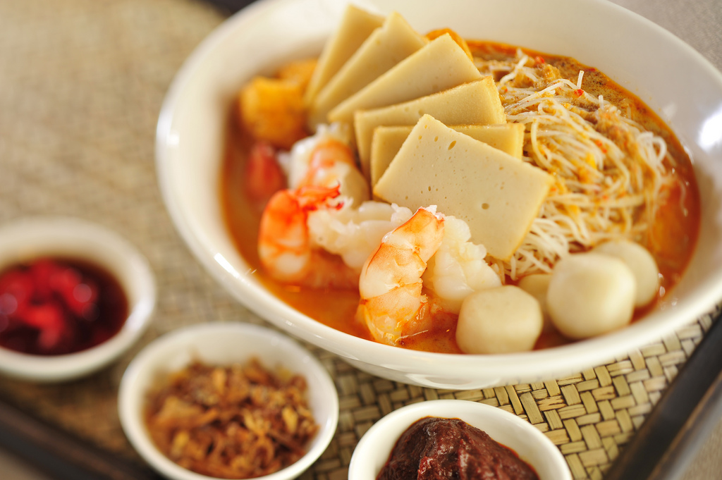 Best Food Places an Expat Should Visit in Singapore
