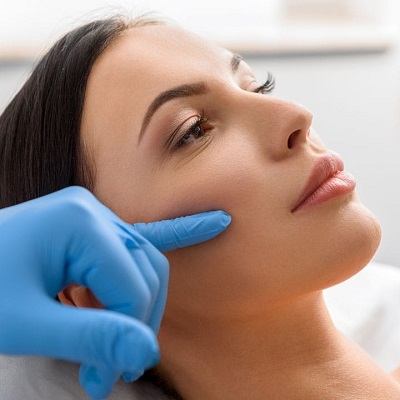 هل الجراحة التجميلية مناسبة لكل الأعمار؟
